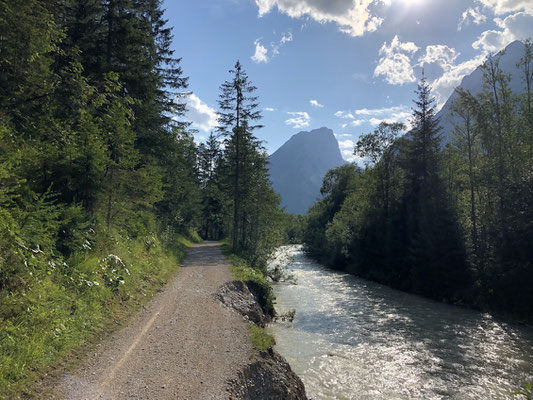 Radweg im Leutaschtal