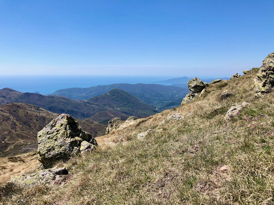 Blick unterhalb der Monte Porcile nach Westen zur Küste bis Portofino