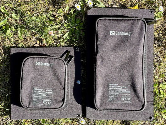 Packmaß im Vergleich: Solar Charger 15W und 40W Lightweight