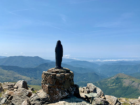 Madonna am Monte Aiona Cima Sud und im Hintergrund der Monte Zatta