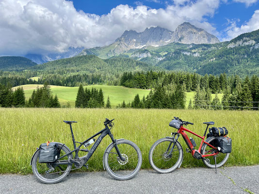 unsere Bikes für die Tour: Specialized Turbo Tero und Tero X