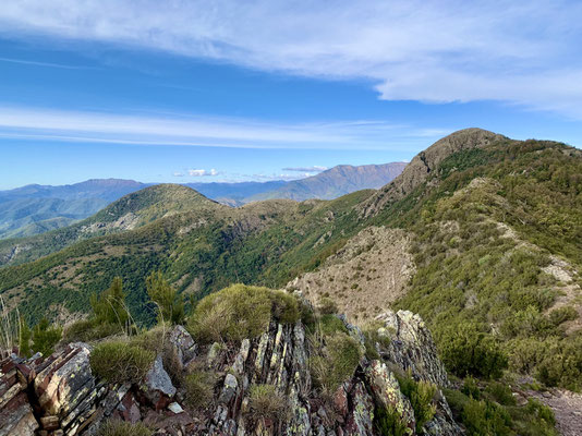 Blick kurz unterhalb des Gipfels nach Norden