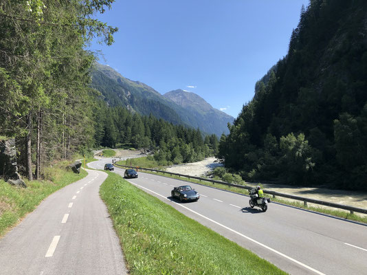 Radweg neben der Bundesstraße