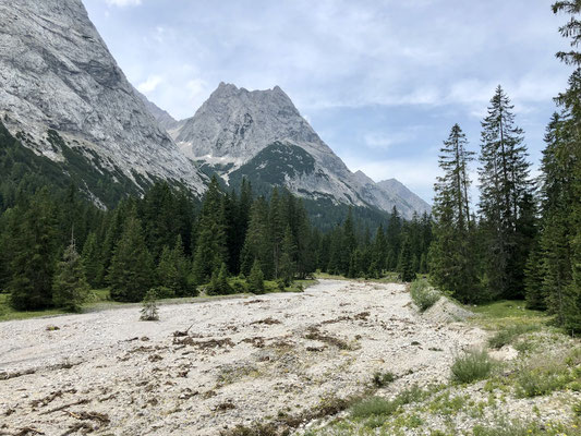 Bachbett der Leutasch im Gaistal