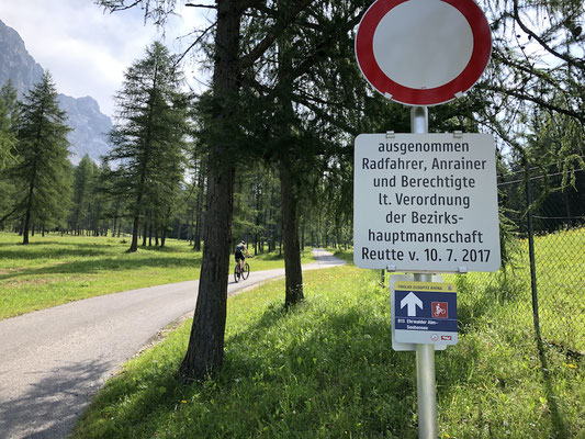 steile Auffahrt zur Ehrwalder Alm