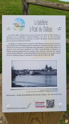 Pont-du-Château 7 octobre 2021 GR89 Pupitre patrimoine avec logo du Chemin de Montaigne