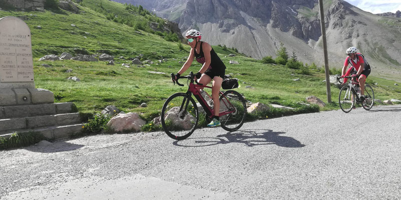 Lundi 28 juin, arrivée au col de la Cayolle après avoir escaladé le col de Vars, 2 cols à plus de 2000m une des plus grosses journées pour le groupe