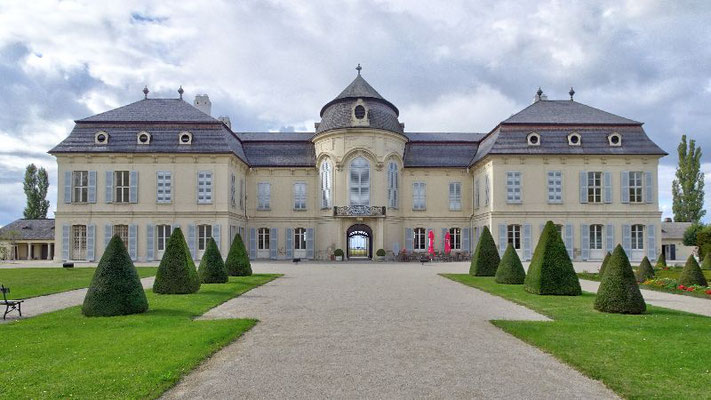 Schloss Niederweiden, außen hui, innen nix