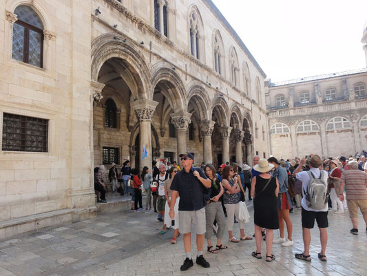 Menschenmengen in der Altstadt von Dubrovnik
