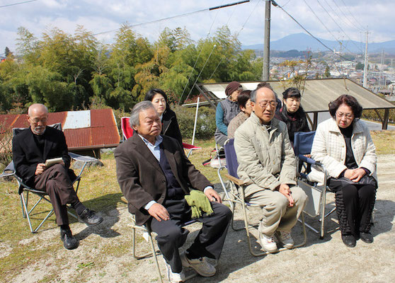 参加して頂いた方々　前列右から　甥の安江さん奥様　甥の安江さん