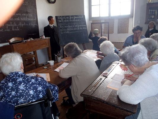 Groupe de séniors accueilli au musée