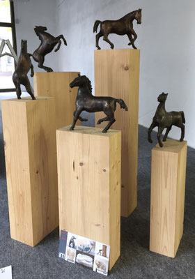Pferdebrunnen (Entwurf) - Bronzeskulptur von Ines Mösle