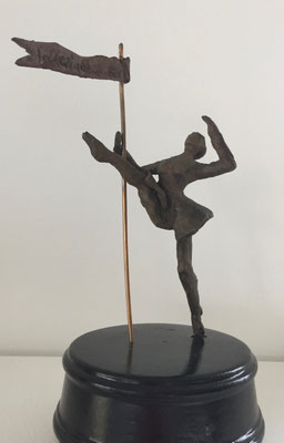 Tanzmaus, Bronze auf Spieluhr, H 18cm, D 9cm, 265g        Alle Figuren drehen sich um die richtungsweisende Mitte