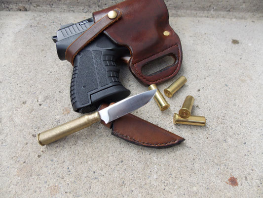 Das Holster für die Schreckschusspistole wurde auch von mir gefertigt