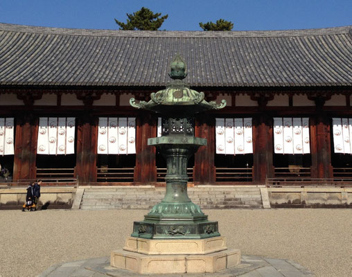 法隆寺　桂昌院灯籠