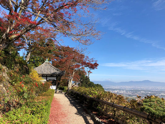 開山堂と比叡山
