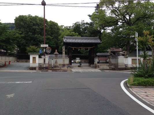 離宮八幡宮(大山崎町)のところで大きく迂回する。