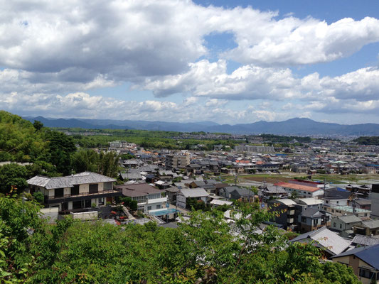 西山公園体育館からみた比叡山と北山
