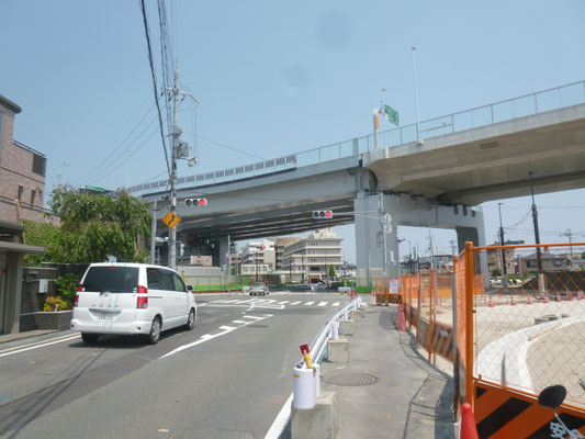 調子八角(長岡京市)は西国街道と丹波街道の分岐。2013年撮影。