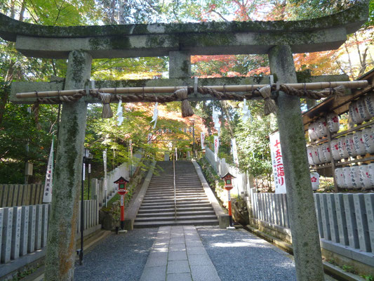 元禄の石鳥居(霊元上皇奉納)
