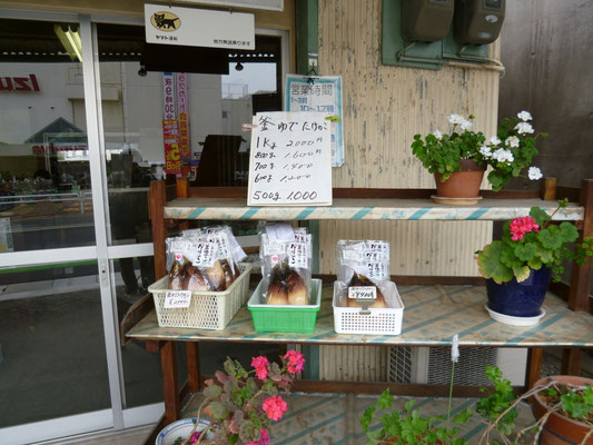 昔は缶詰めや瓶詰めが主流だったゆがきタケノコ。最近はパックが人気だ。