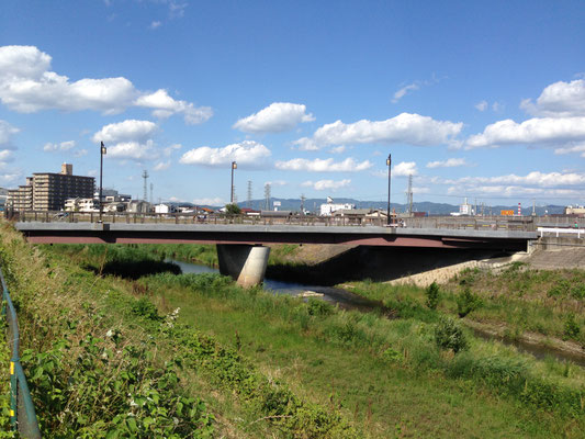 小畑川中流、大門橋(長岡京市)。