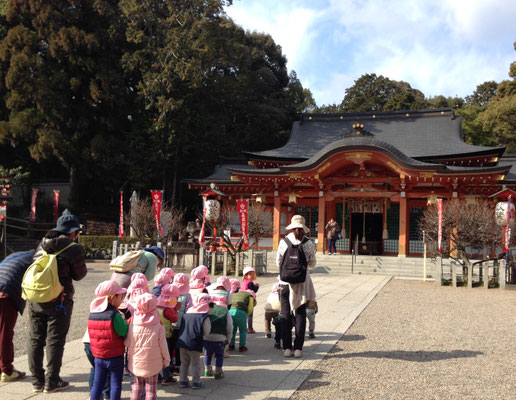 お参りしてから、長岡公園で遊びます。