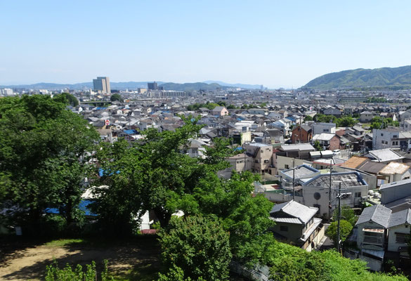 向日神社から長岡京南を遠望