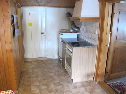 Küchenteil mit Backofen, Kochfeld, Kühlschrank