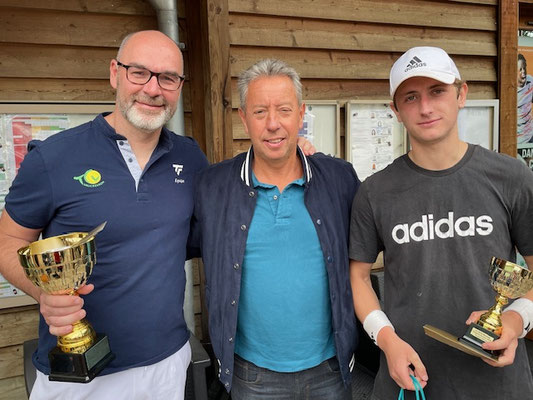 Vainqueur tournoi hommes : Mathieu Ghaleb (g) finaliste Lucas Martin (d)