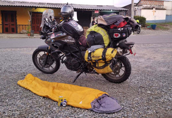 where I was going to sleep at the roadblock, the day the world shut down, Filandia Colombia