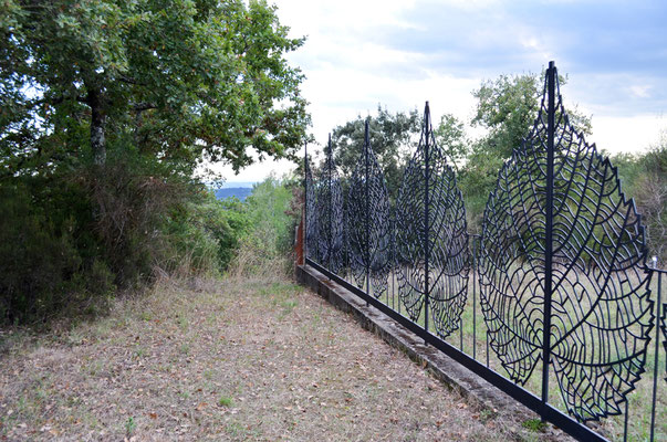 Zaun rund um das Parkgelände