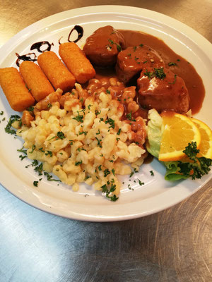Filetteller mit Spätzle und Kroketten