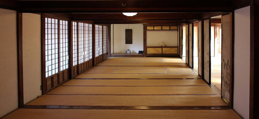 2010年10月28日 御寺泉涌寺の展示（京都）  皇室の菩提寺である泉涌寺の本坊・床の間での展示「秋猿・ツクヨミ」。
