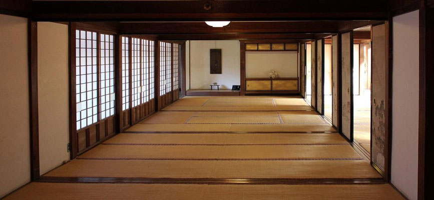 2010年10月28日 御寺泉涌寺の展示（京都）  皇室の菩提寺である泉涌寺の本坊・床の間での展示「秋猿・ツクヨミ」。
