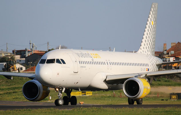 A 320-214  " EC-JTR " Vueling Airlines -3