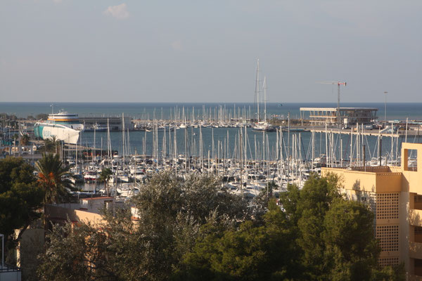 Blick aus dem Hotelzimmer auf den Yachthafen