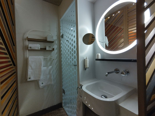 Badezimmer im Okko Hotel Paris Gare de l'Est