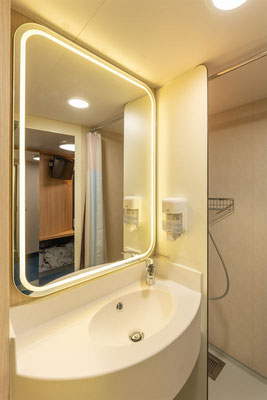 Badezimmer der Standardkabine auf der Stena Line Fähre Kiel–Göteborg - Foto von Stena Line