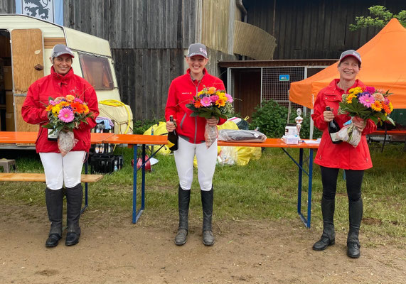 v.l.n.: Silber Veronika Münger, Gold Lea Rohner, Bronze Christine Günthardt - Foto: Karin Kollmer