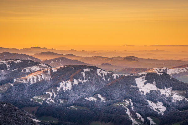 Bild Nr. 2020_9427: Erster Schnee auf den Appenzeller Hügeln
