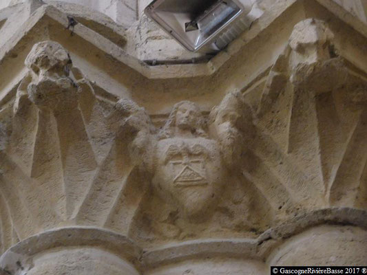 Sculpture chapiteau église de Plaisance du Gers