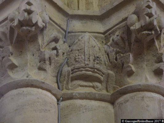 Sculpture chapiteau église de Plaisance du Gers Mitre