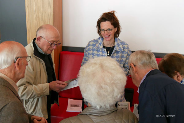Fragen zum Thema Schwerhörigkeit und Prävention in der Stadthalle