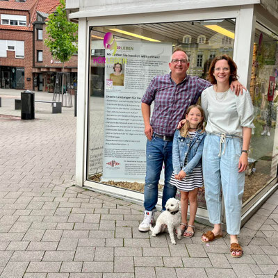 Familie Litmeier in der Fußgängerzone Ahaus, Sohnemann fehlt hier allerdings