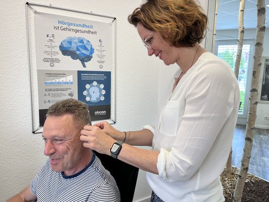 Annika bei der Arbeit an den lieben Kunden