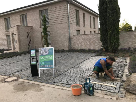 Freiburger Gartenbau Gelsomino Aussenanlage Pflastersteine