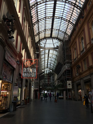 Shoppen in der Galeria in Genova