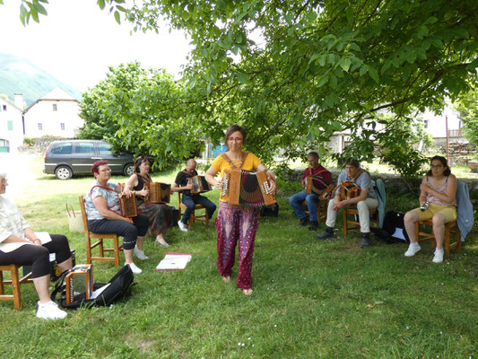 Stage d'accordéon en groupe au gîte Maison Despourrins Accous Vallée D'aspe, musique du Béarn et d'ailleur