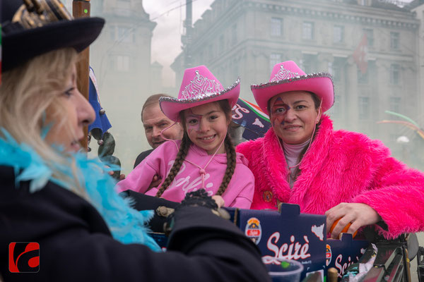 Präsident des Luzerner Fasnachtskomitees Stefan Bucher mit Frau Marija und Tochter Julia